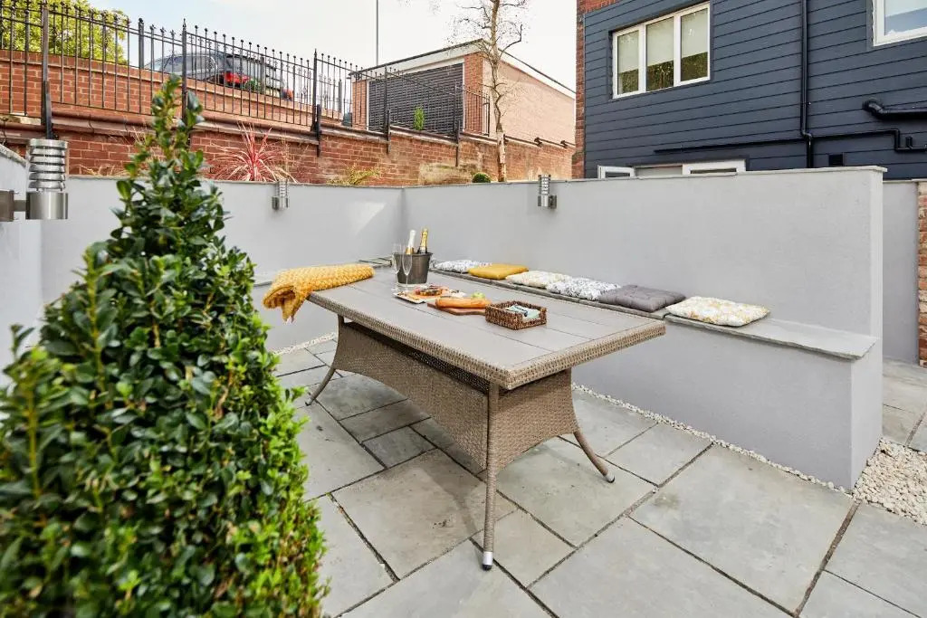 Coppergate Mews Apt 1 Stylish 2 bed 2 bath apartment private entrance Doncaster