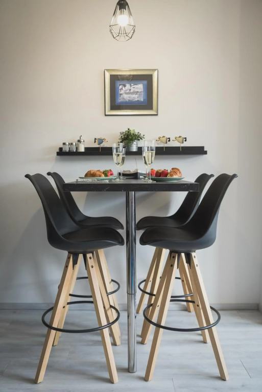 Drop (in) Apartment