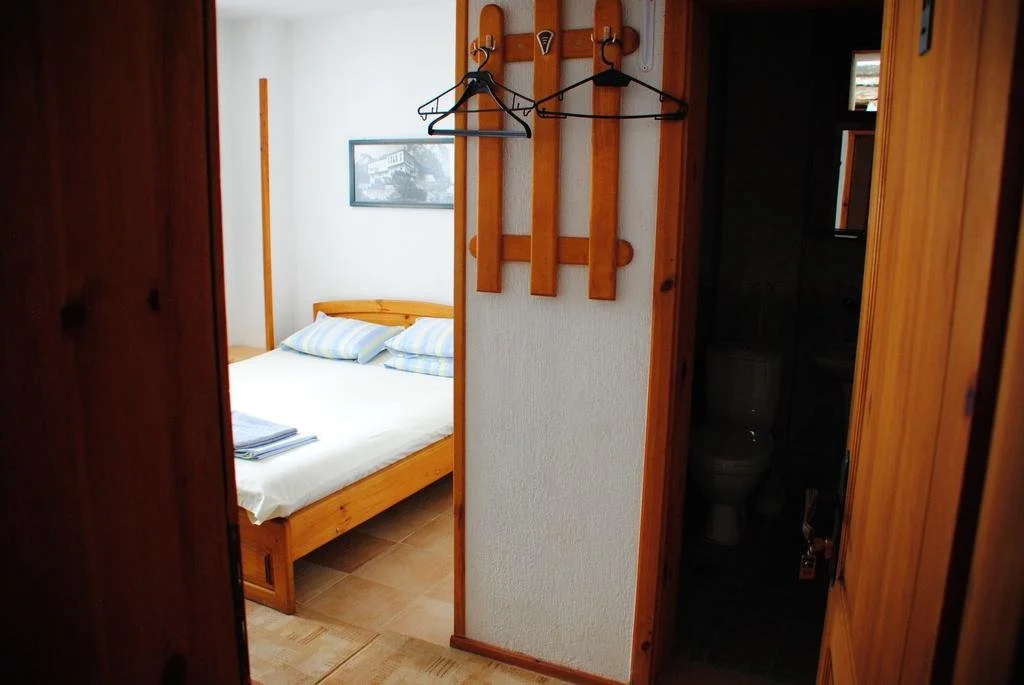 Tonis Guest House