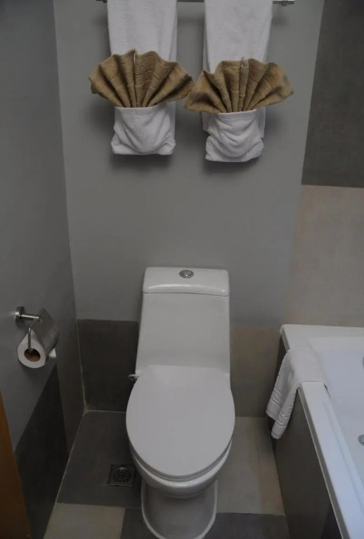 8 Mango Hotel
