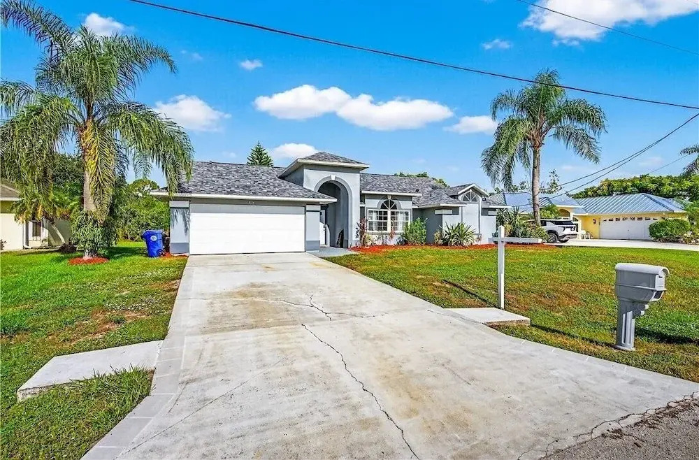 Relaxing Family Retreat In The Heart Of Sebastian 3 Bedroom Home