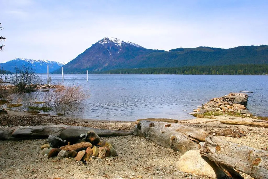 Lake Wenatchee Getaway - Lakefront Weekend Hideout