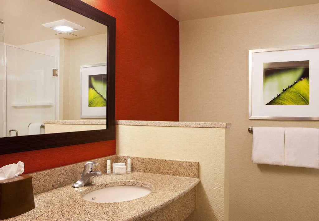 Courtyard by Marriott Syracuse Downtown at Armory Square