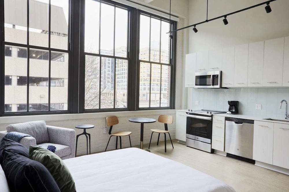 Contemporary Museum District Suites by Sonder