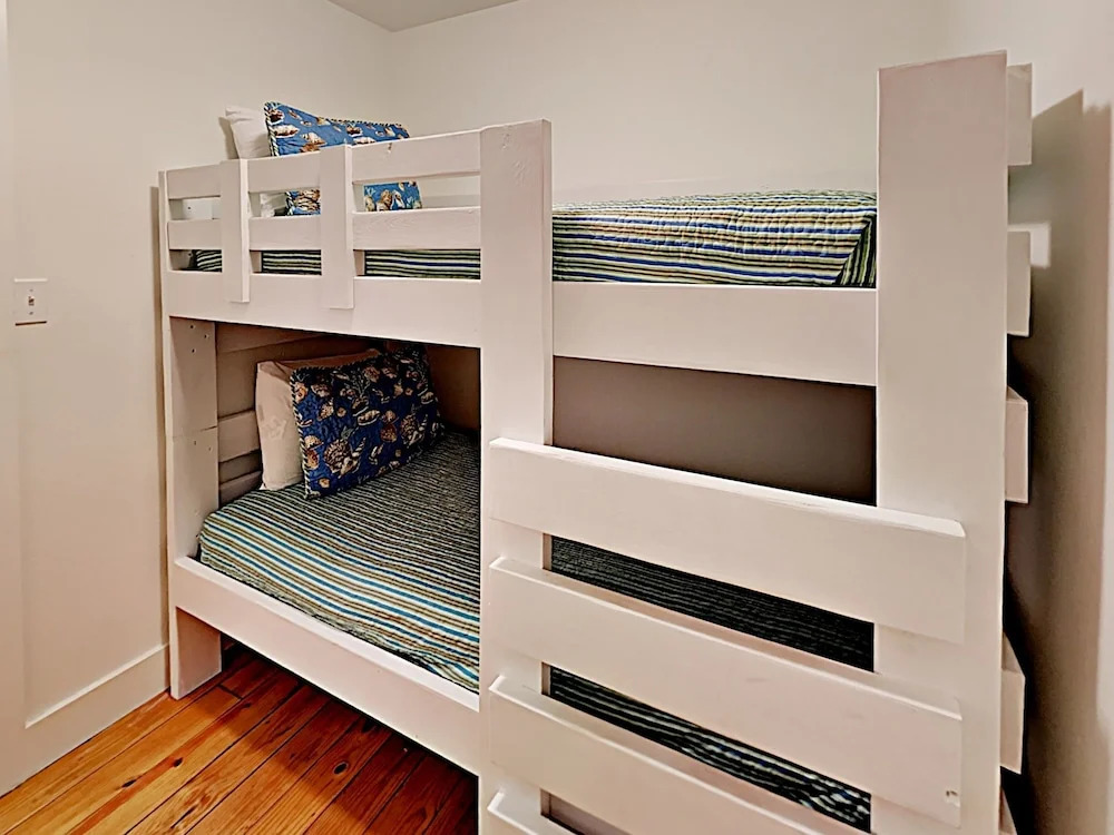 #403 The Commons 3 Bedrooms 2.5 Bathrooms Townhouse