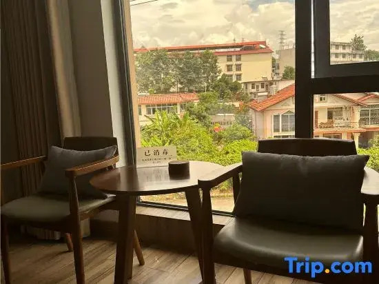 Mengla Yunfan Holiday Hotel