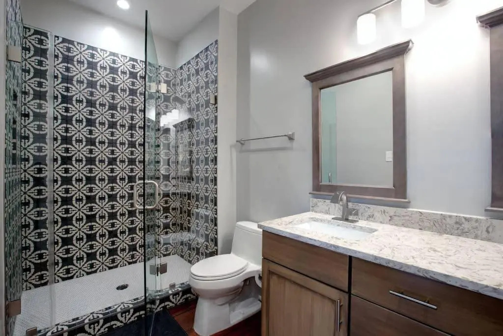 Newly Renovated 4 bed 3 bath and 2 Parking Spots