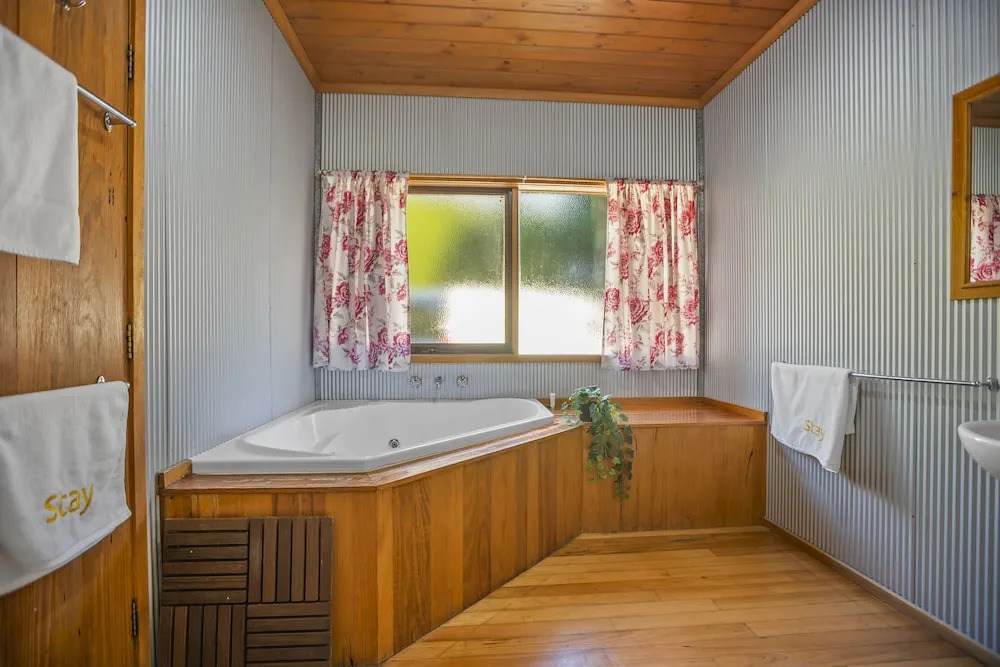 StayAU Sunset Cottage 2BR Farm Retreat