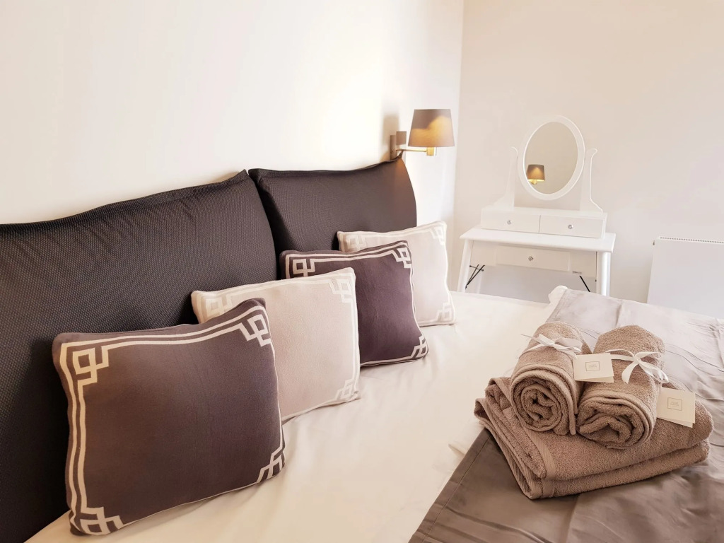 Coco Chanel Boutique Apartment by goodnite cz