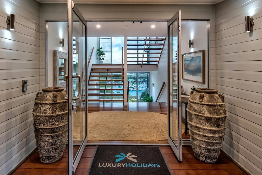The Vue on Hamilton Island Deluxe Ocean View 4 Bedroom Refurbished Hou