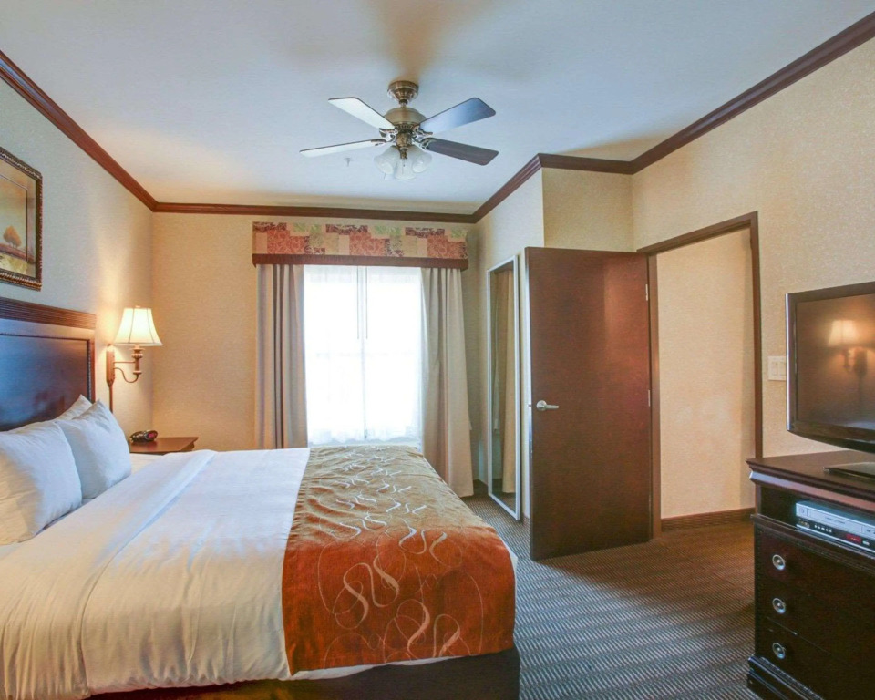 Comfort Suites University Drive
