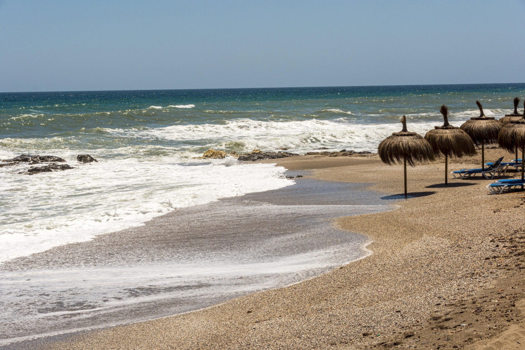Malibu 6 -lux. 2BR Sea View Condo in Club la Costa