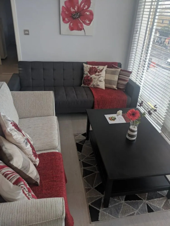 LT Grove Apartment - Stratford