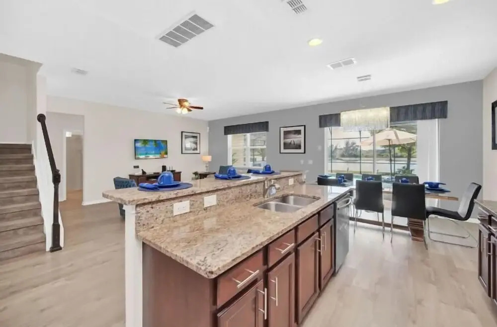 Stunner 6Br W/ South Pool, Lake View & Near Golf