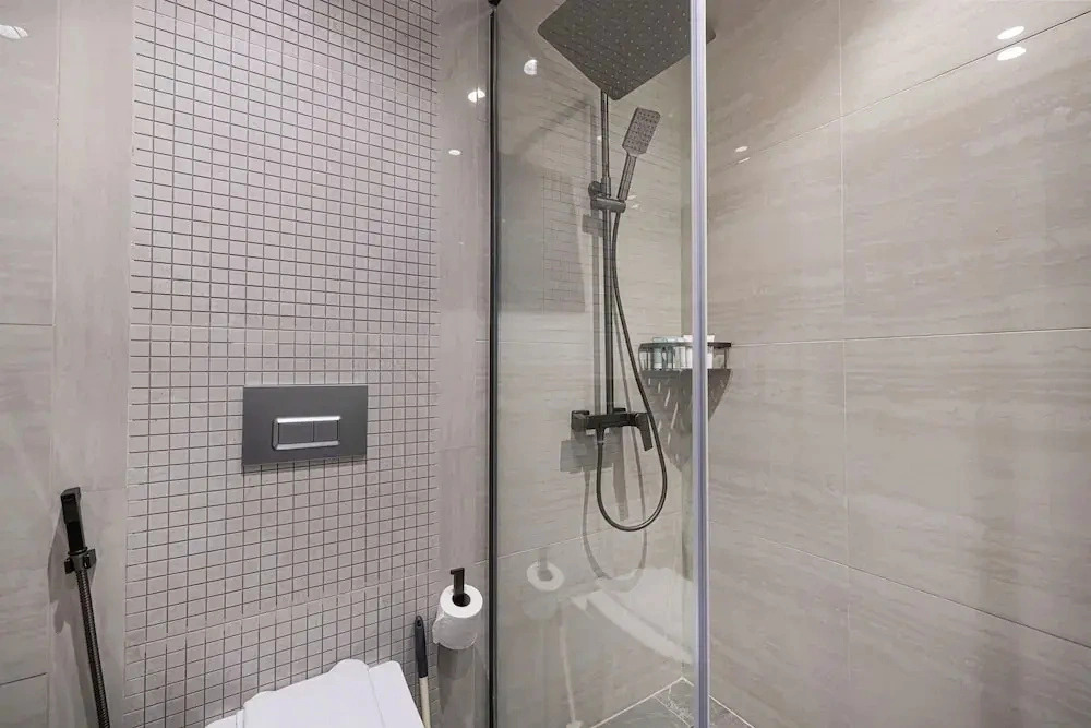 Nobles Suites by Hostiva - City View