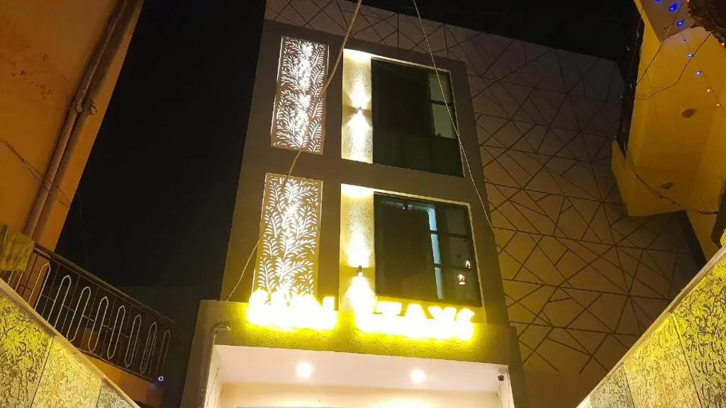 Hotel Sunstays Oppsite Bus stand