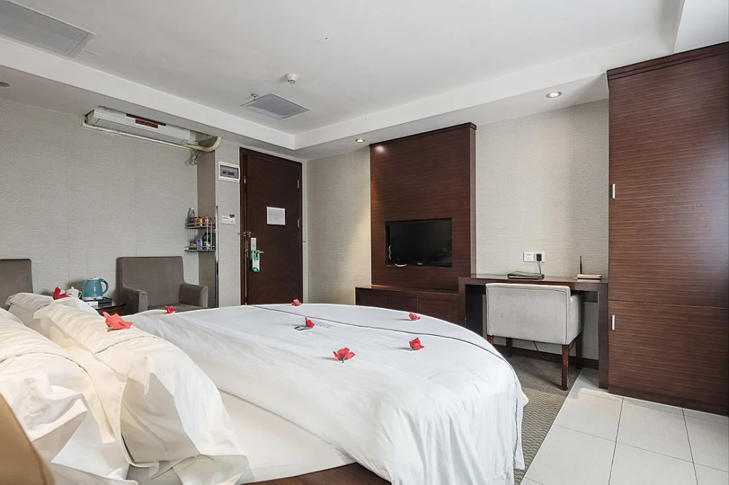 Huangpu Hotel