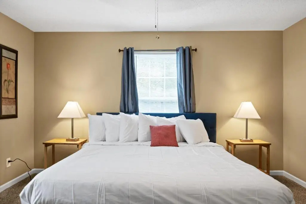 The Elmwood Farmhouse- 10 Mins to Downtown Chattanooga