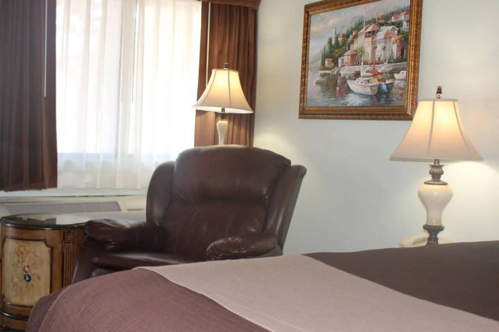 OCairns Inn and Suites