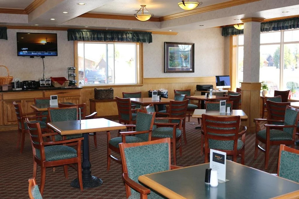 Gray Wolf Inn & Suites