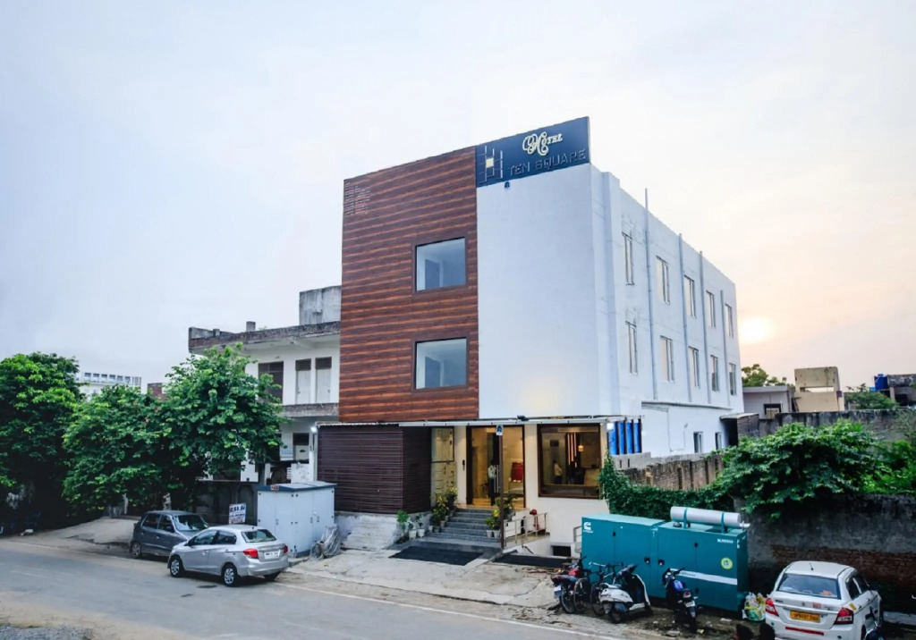 HOTEL TEN SQUARE - 5 Minutes from The Taj Mahal