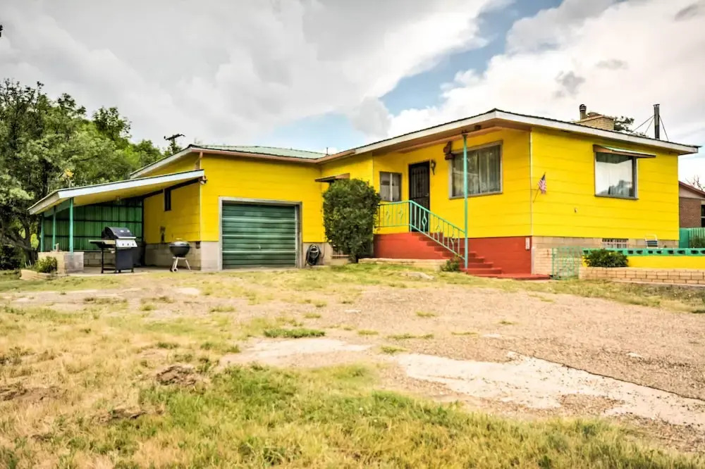 Bright Springer House w/ Hammock & Orchard Views!