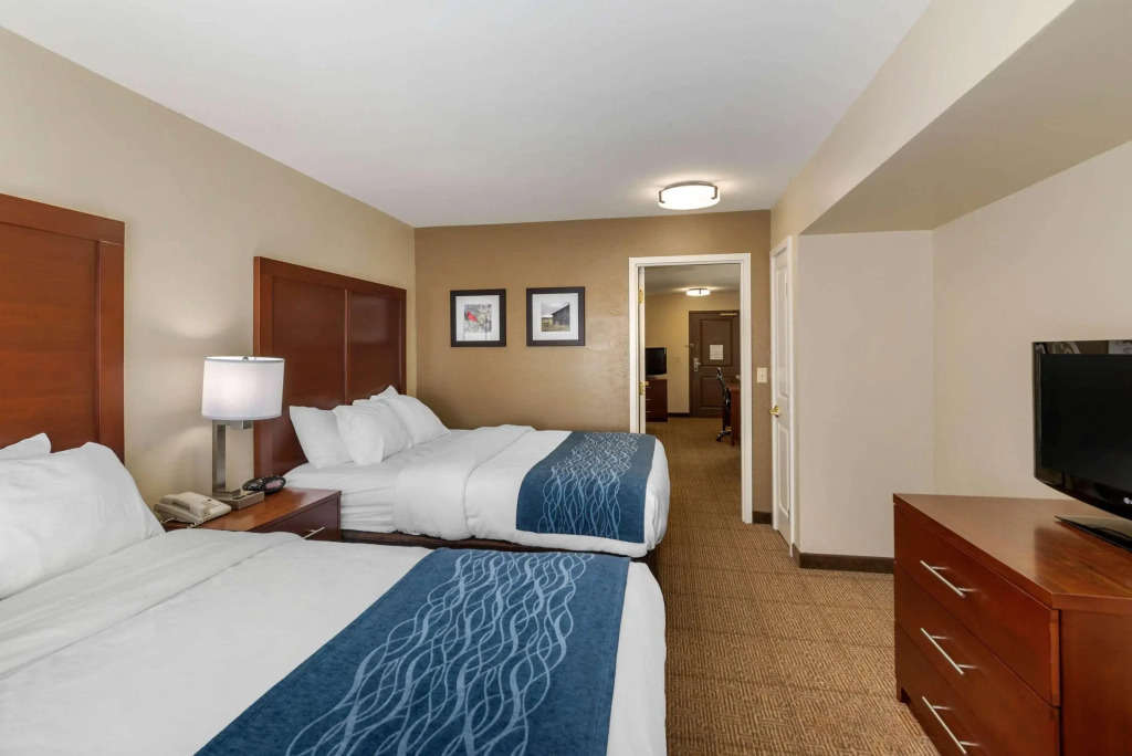 Comfort Inn & Suites Northern Kentucky