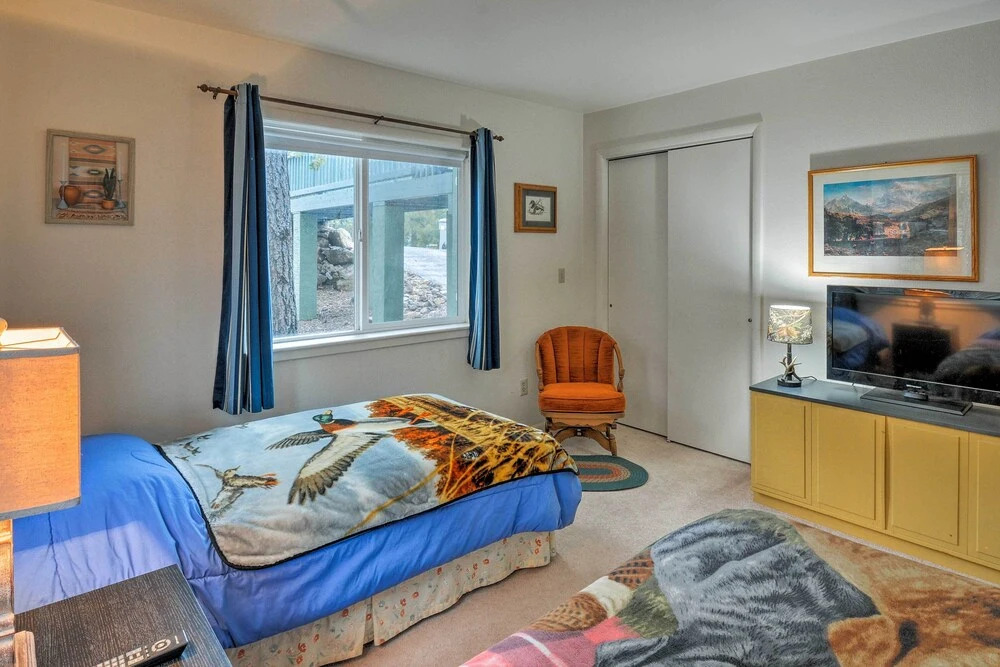 1 Mi Odell Lake: Munds Park Home w/ 3 Decks