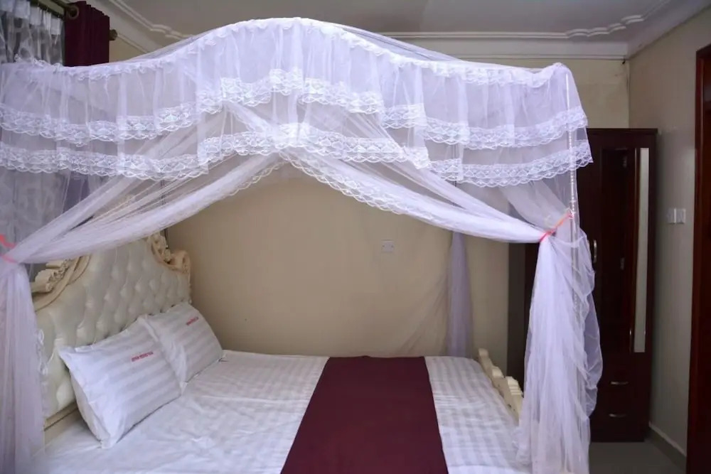 Mak-Queen Hotel