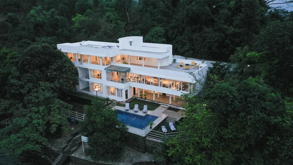White House, Lonavala