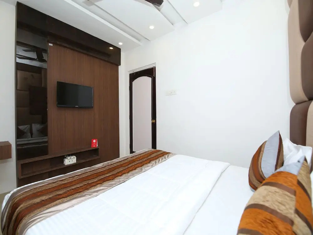 OYO 9857 Hotel Suryaa