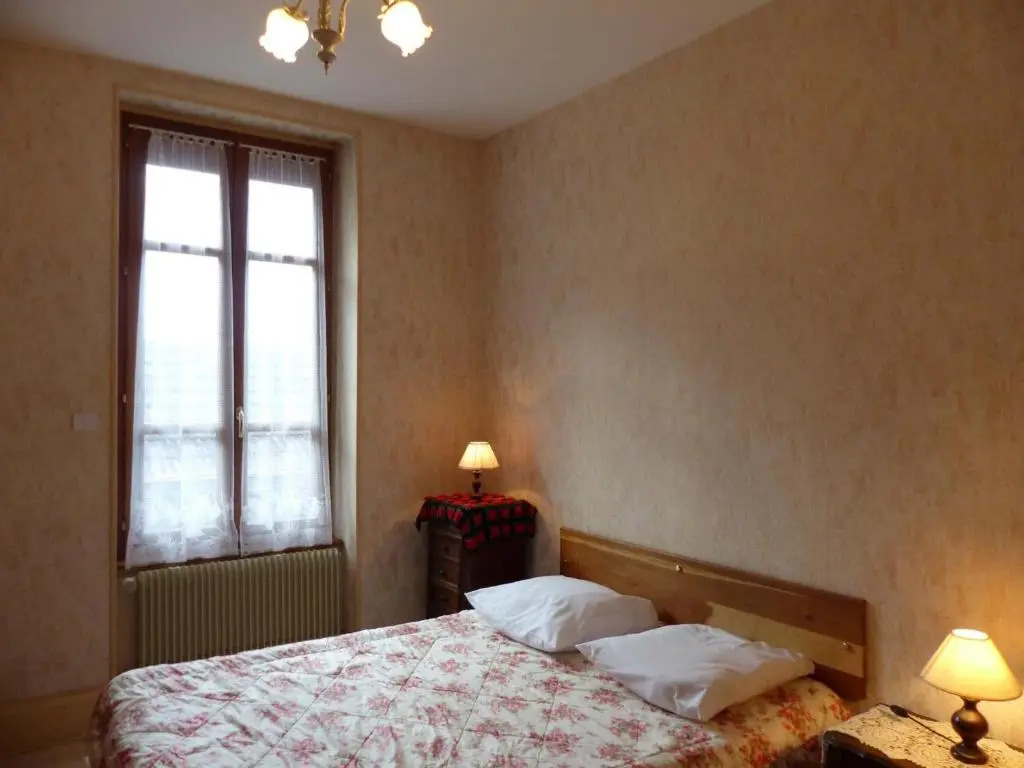 Gîte Saint-Germain-des-Fossés, 5 pièces, 8 personnes - FR-1-489-248