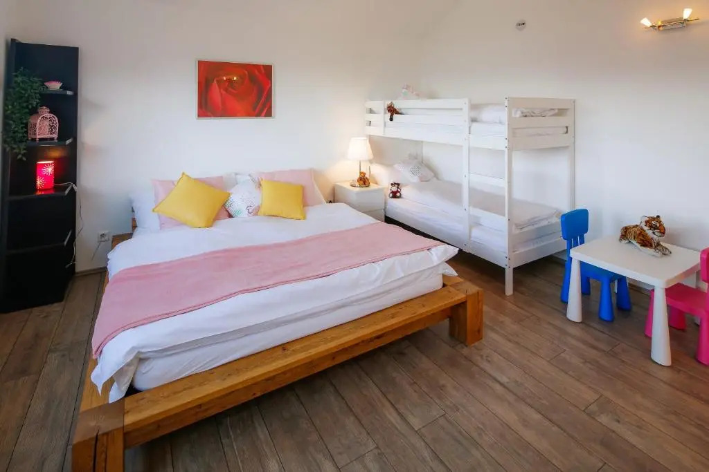 Modern and Cosy 5 Rooms Penthouse With Stunning View