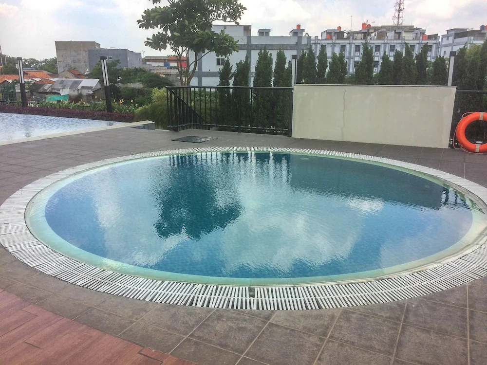 New Furnish 1BR Apartment The Oasis near Lippo Cikarang
