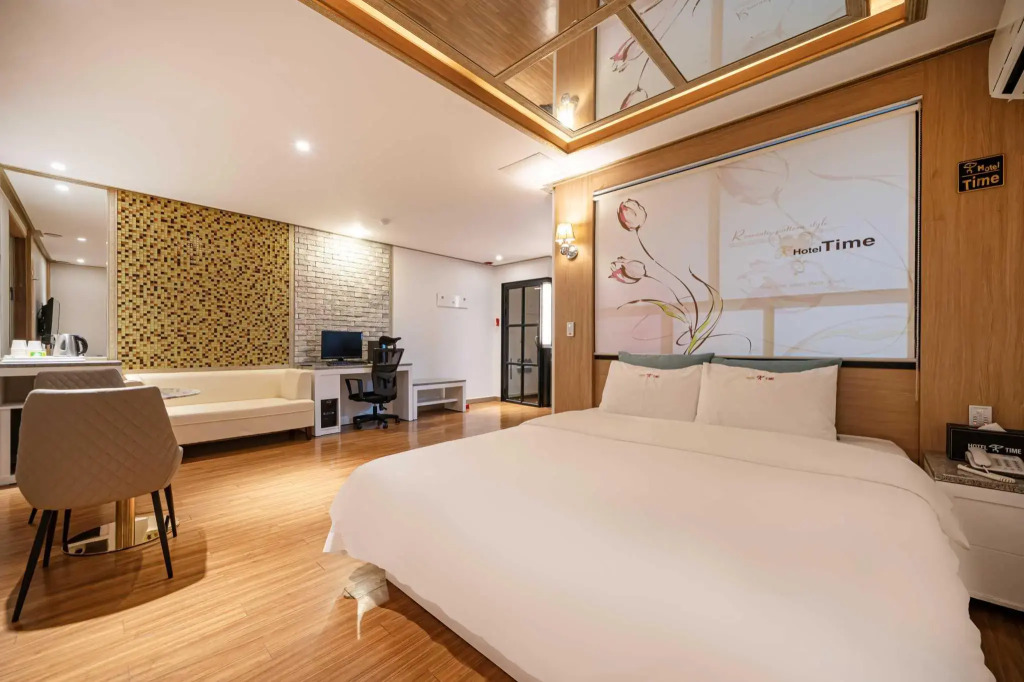 Time Hotel