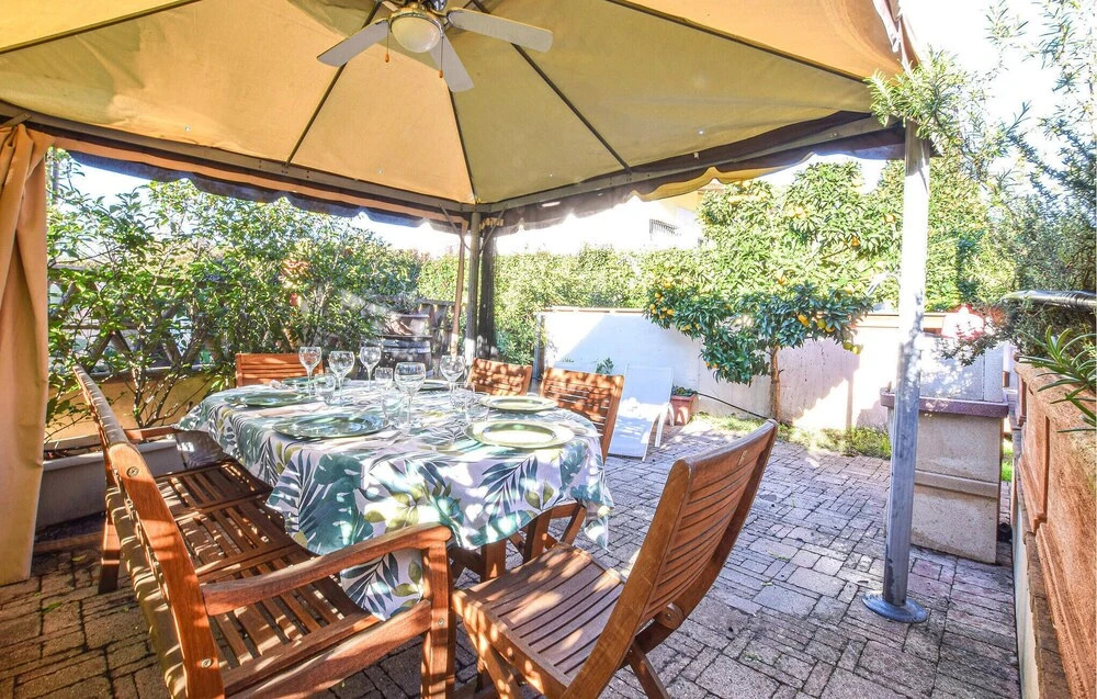 Gorgeous Home In Massarosa With Wifi