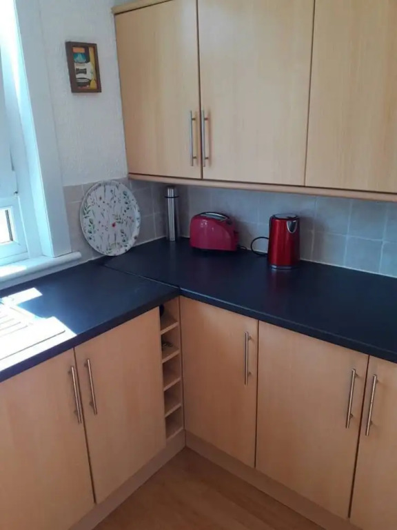 Marina View, Lovely Upper 3 Bedroom Apartment