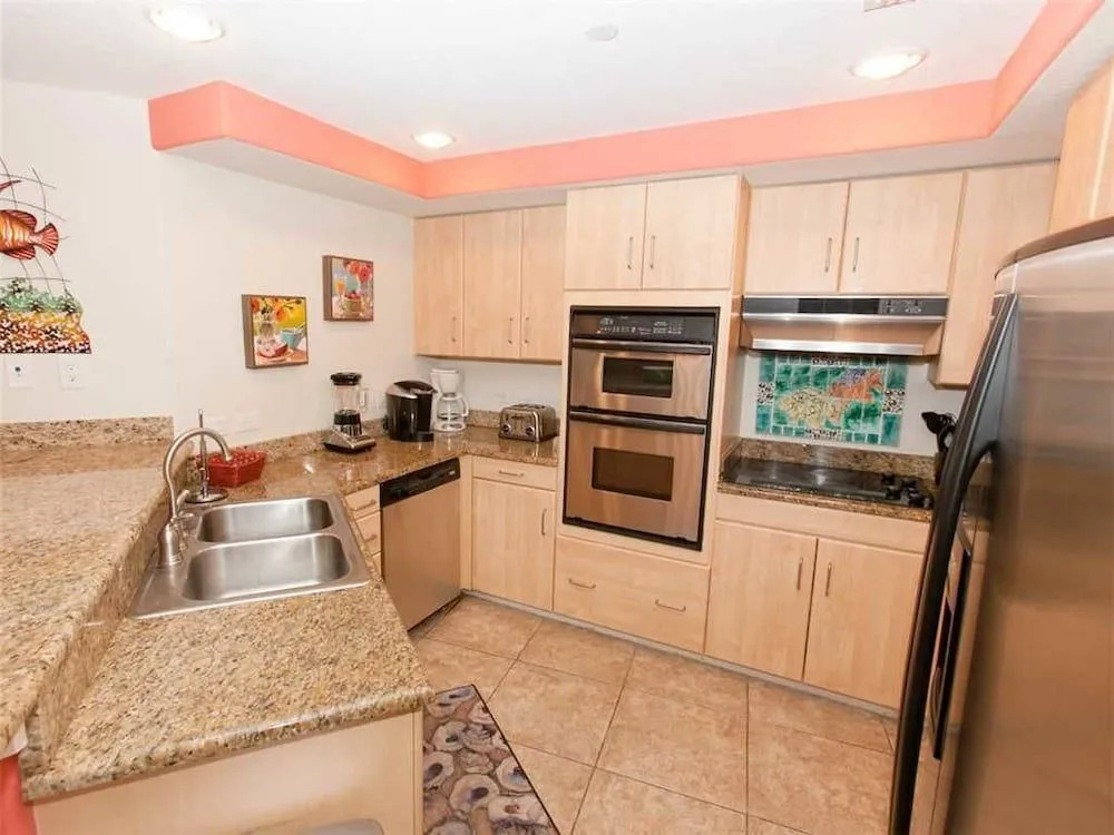 Island Tower 602 - 3 Br condo by RedAwning