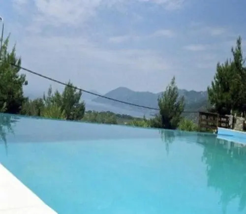 Hotel Yades