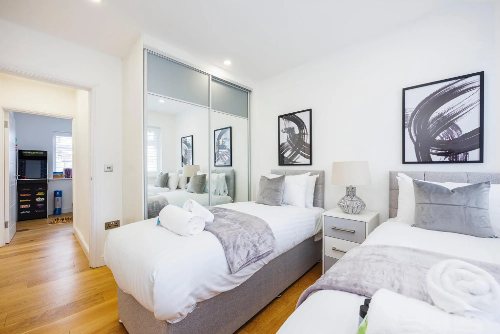 Luxurious - Pool Table - Games Room - Free Parking