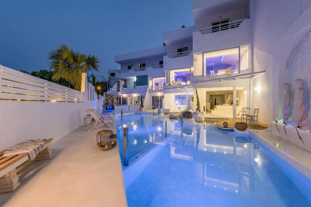 Kouros Home Hotel