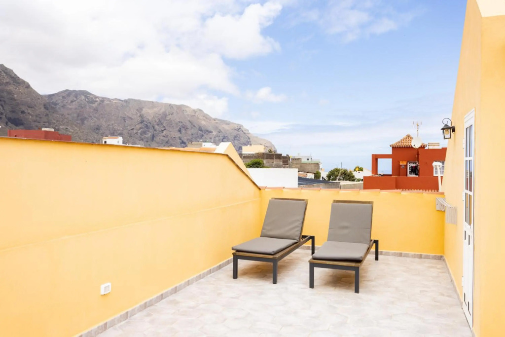 Casa Totalmente Renovada en Zona muy Tranquila!!! Vistas al Mar y Montaña