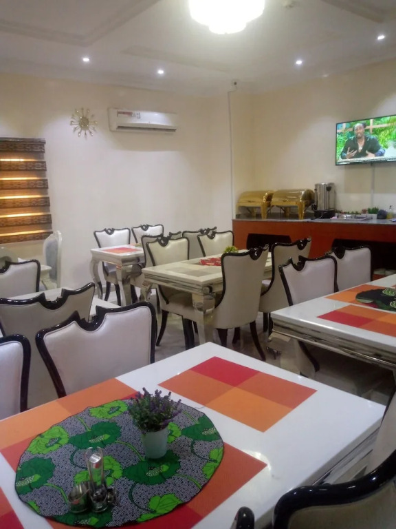 Alim Royal Hotel and Suites