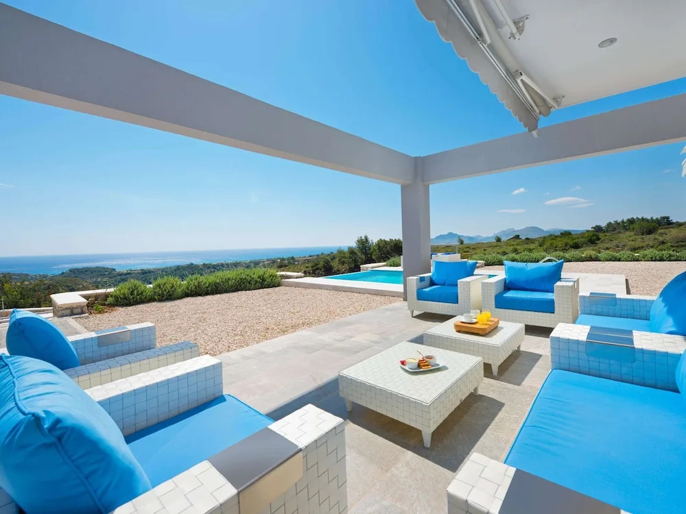 Villa in Rhodes with Infinity Pool & BBQ