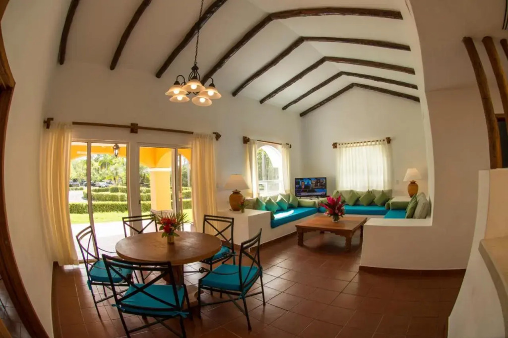 Amatique Bay Hotel