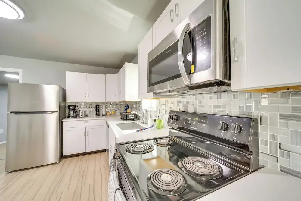 Convenient Tulsa Home - 2 Mi to Downtown