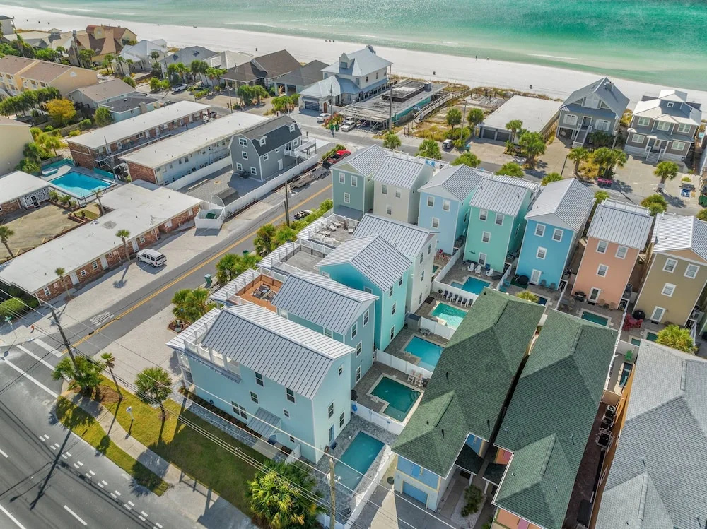 Spectacular 3br 4ba w/ Private Pool, 2 Min Walk to Beach - Sleeps 15!