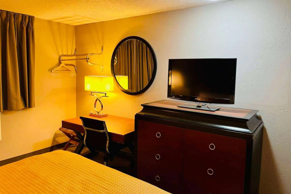Super 8 by Wyndham Benton Harbor St Joseph