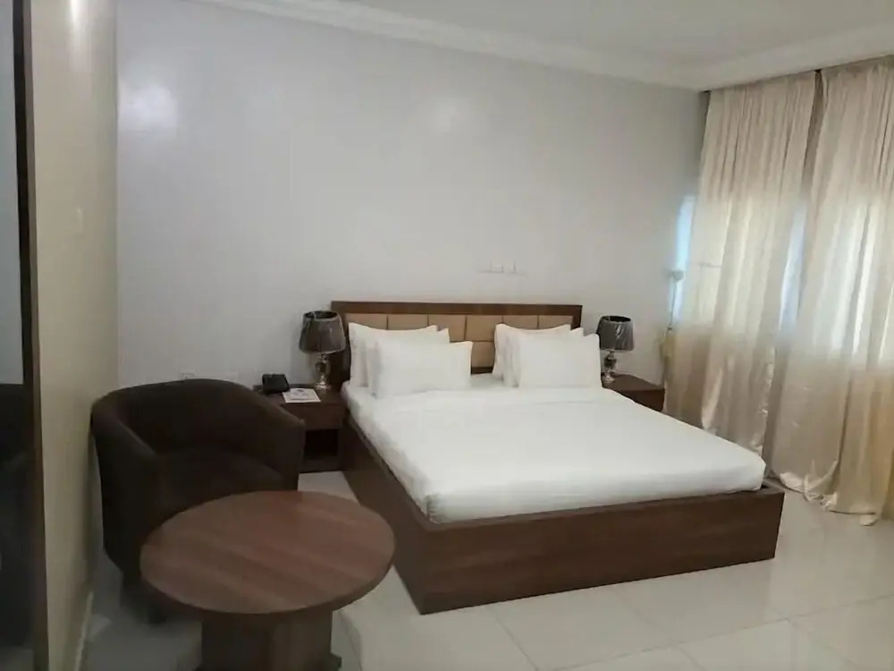 Metrohut Service Apartments