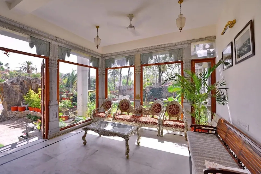 OYO 6549 Hotel Gorbandh